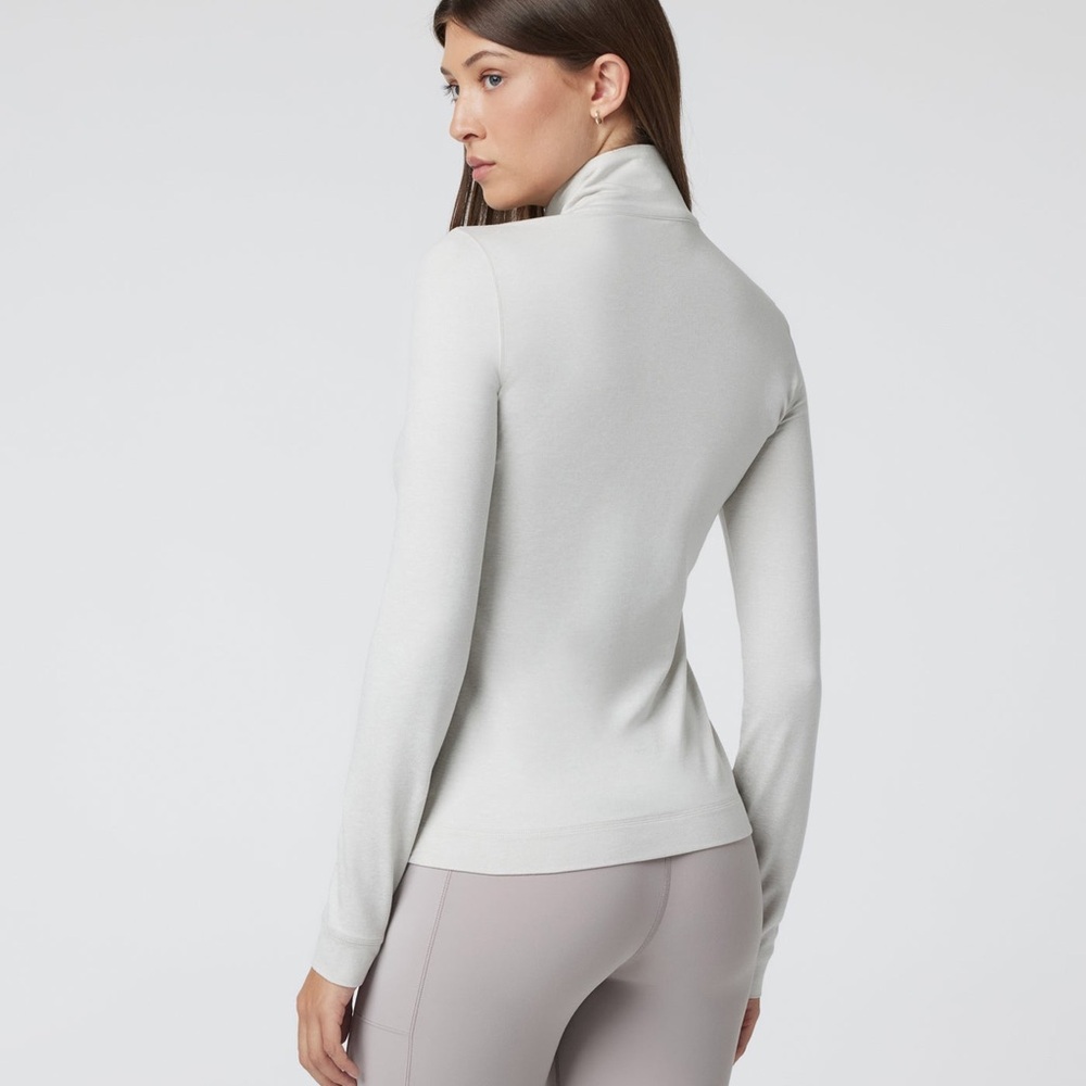 NWT Vuori Halo Essential Half Zip Women's Long Sleeve Top • Salt Heather • XS - Picture 3 of 13